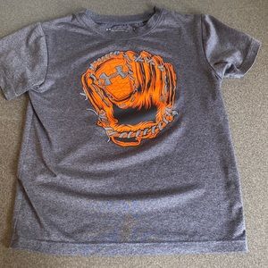 Size 6 under Armour shirt
